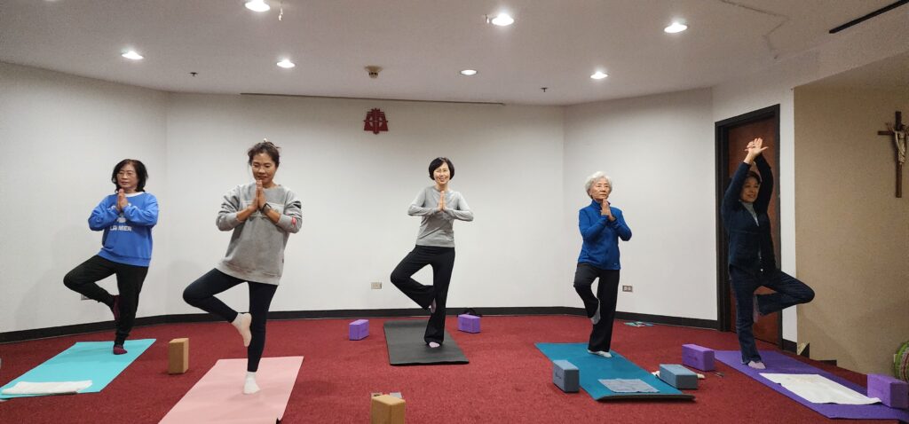 (수/목 교실 11/19-20/25) 노래(벨라뎃다 쌤) + 요가(스테파냐 쌤)